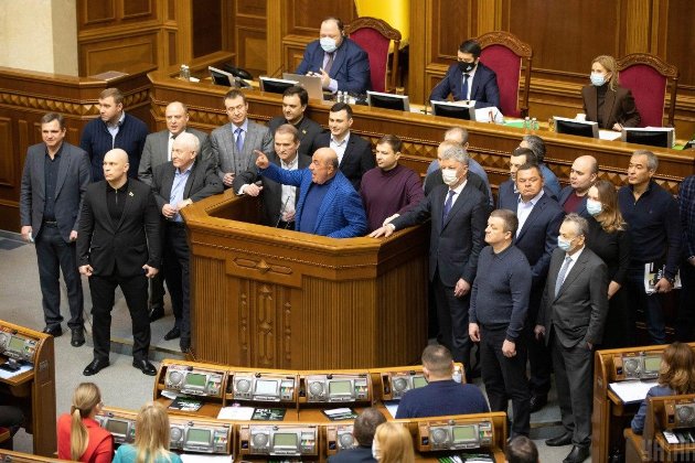 Депутати від ОПЗЖ мають самі піти з Ради, доки «народ звідти не виніс» — Данілов