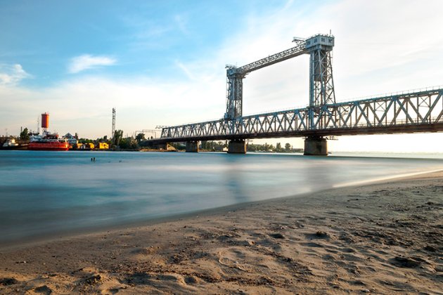 Міст через Дністровський лиман не працює після обстрілу