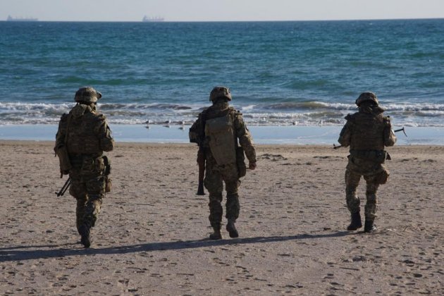 Росіяни планують десантну морську операцію в Маріуполі — Генштаб