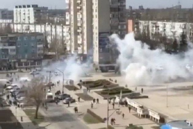 В Енергодарі російські окупанти розстріляли мирний мітинг (відео)