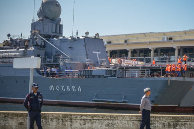Міноборони росії підтвердило, що у Чорному морі палає ракетний крейсер «Москва»