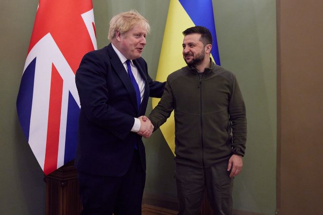 Джонсон привіз гарні новини. Британія надасть Україні бронетехніку та протикорабельні комплекси 