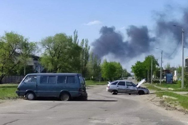 На Луганщині окупанти розстріляли кілька автобусів, які евакуювали людей та перевозили ліки
