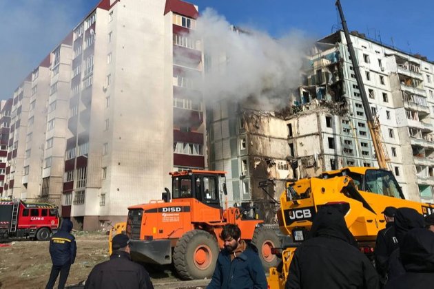 В Умані під час розбору завалів будинку спалахнула пожежа (відео)