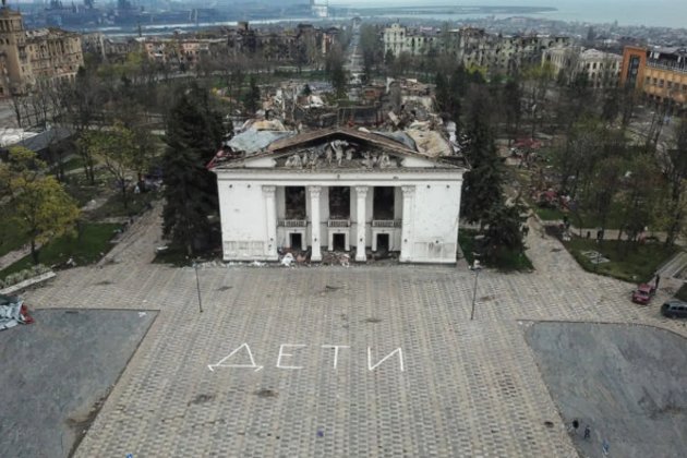 Знищений Драмтеатр та нові поховання: Google Maps оновили карти Маріуполя (фото)