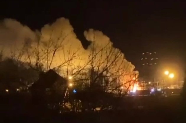 На Бєлгородській ТЕЦ сталася сильна пожежа. Причиною міг бути безпілотник (відео)