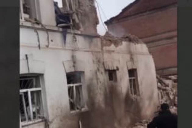 Росіяни вдарили ракетами по музею в Куп'янську. Під завалами є люди (оновлено)