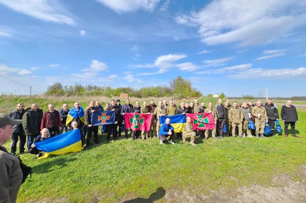 Україна повернула з російського полону 42 військових та двох цивільних (фото)