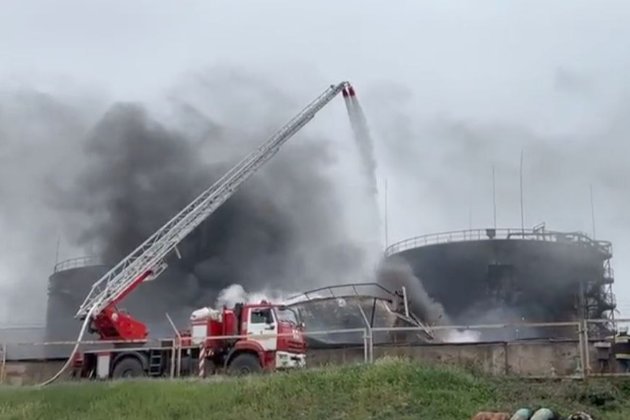 Внаслідок вибуху в Севастополі знищені більше 10 резервуарів з нафтопродуктами