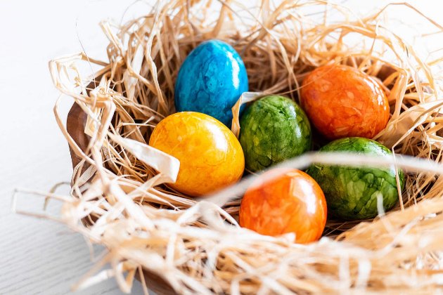 Як пофарбувати яйця на Великдень: традиційні та оригінальні ідеї з описом та фото