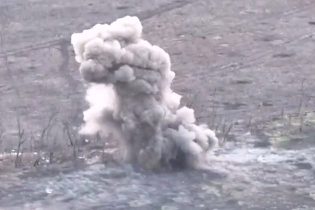 Бійці 63-ї бригади підірвали ворожі окопи за допомогою наземного дрона (відео)