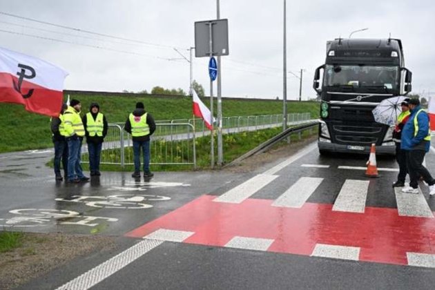 Польські фермери поновили блокаду двох пунктів пропуску на кордоні з Україною