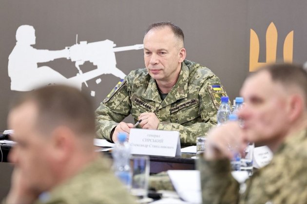 Росіяни активізували наступ по всьому фронту, ЗСУ перебувають у «активній обороні» — Сирський 