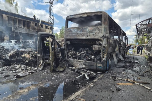 Росіяни посеред дня вдарили по Дніпру, а всю ніч атакували Одесу: які наслідки