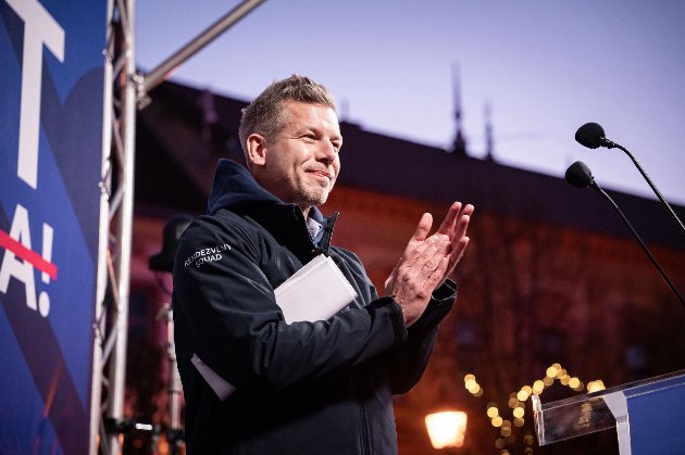 Вибори в Угорщині: Орбан програв, а «Тиса» Петера Мадяра отримала 2/3 місць у парламенті