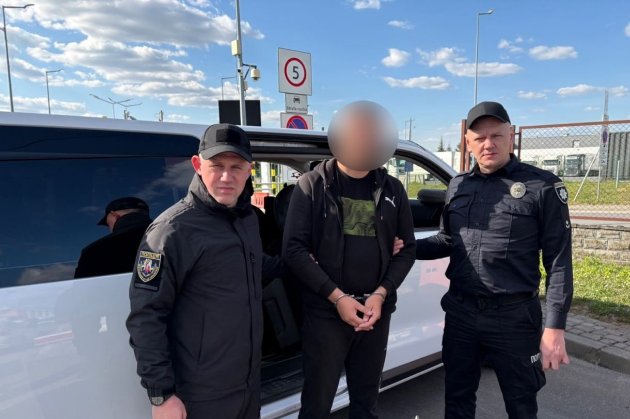 З Німеччини екстрадували організатора виробництва підроблених документів з голографічним захистом