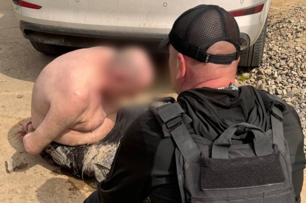 На Закарпатті чоловік з пістолетом викрав жінку з дитиною і влаштував стрілянину при затриманні (фото)