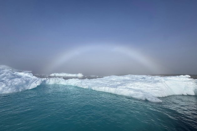 Українські полярники показали білу веселку і пояснили це природне явище (фото)