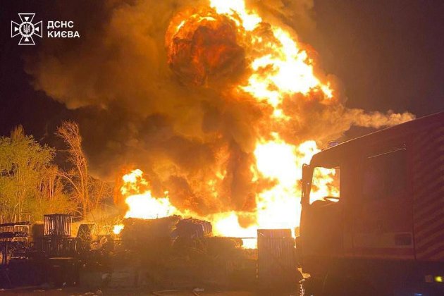 Внаслідок масованої атаки загинули чотири людини у Києві і вісім в Одесі (фото)