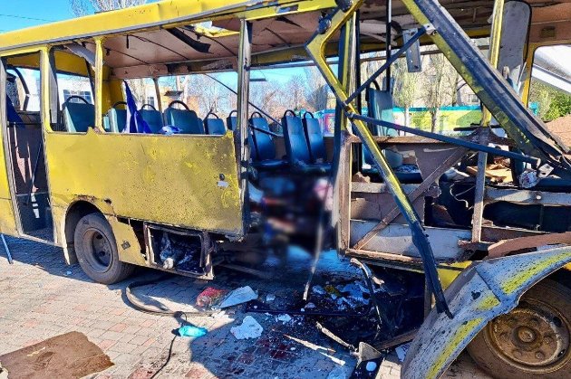 Росіяни вдарили дроном по маршрутці у Нікополі — троє загиблих