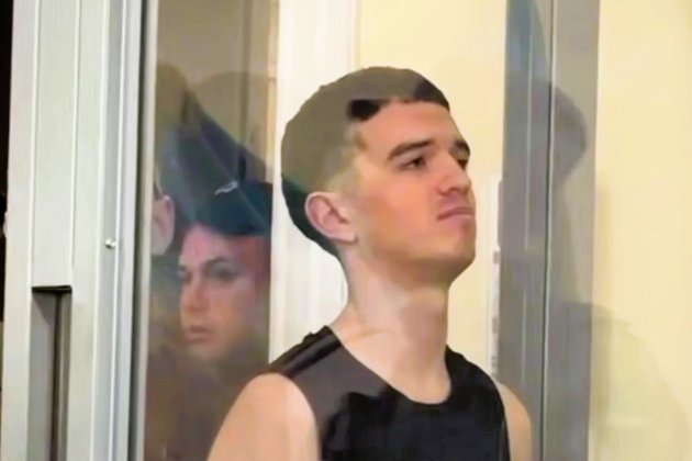 Під час судового засідання у справі Фаріон обвинувачений намагався повіситись на футболці (відео)