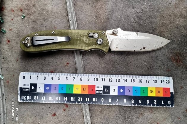 На Буковині чоловік вдарив ножем у шию двох службовців ТЦК (фото)