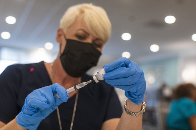 Україна отримає додатково 10 млн доз COVID-вакцини Pfizer — ОПУ 
