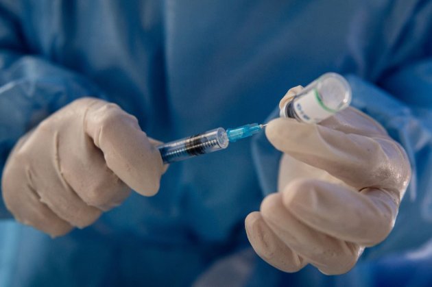 Українці не зможуть обирати вакцину від COVID-19 у центрах щеплень 