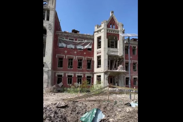 У Лисичанську росіяни знищили будівлю тубдиспансеру, яка пережила дві світові війни