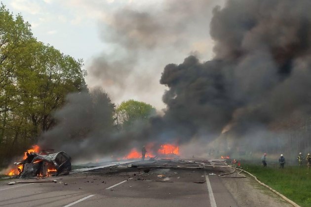 На Рівненщині зіткнулись автобус, легковик та бензовоз: 17 загиблих (оновлено)