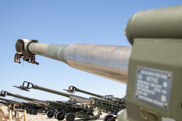 Понад 200 українських військових навчилися користуватися американськими гаубицями M777