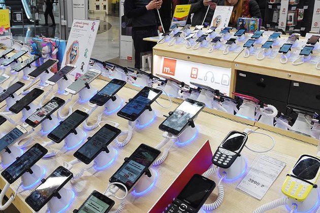 Продажі смартфонів в росії у квітні впали близько на 30%