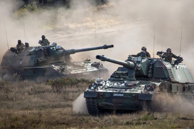 Офіційно: Німеччина передасть Україні сім САУ Panzerhaubitzen 2000 (відео)
