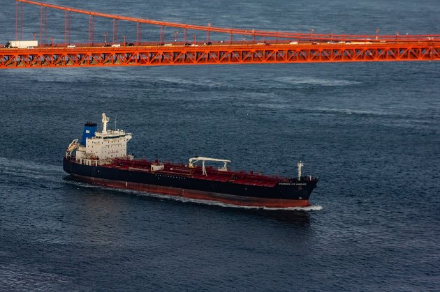 Рекордна кількість російської нафти Urals застрягла в морі через відсутність покупців