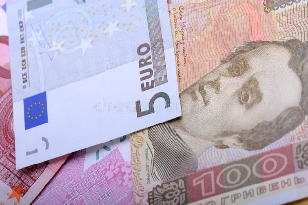 З 24 травня українські біженці в Німеччині зможуть обмінювати готівкову гривню на євро