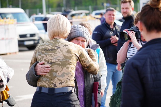 З «Азовсталі» 6 травня вдалося евакуювати 50 жінок, дітей та літніх людей