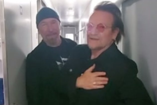 «Укрзалізниця» показала, як везла до Києва учасників рок-гурту U2 (відео)