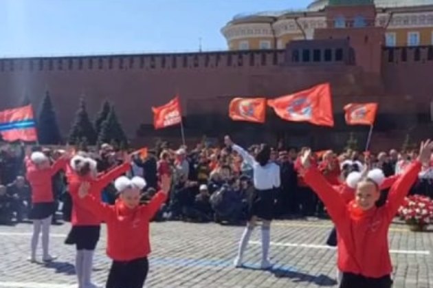 Російські комуністи зробили 5 тис. дітей піонерами на Червоній площі (відео)