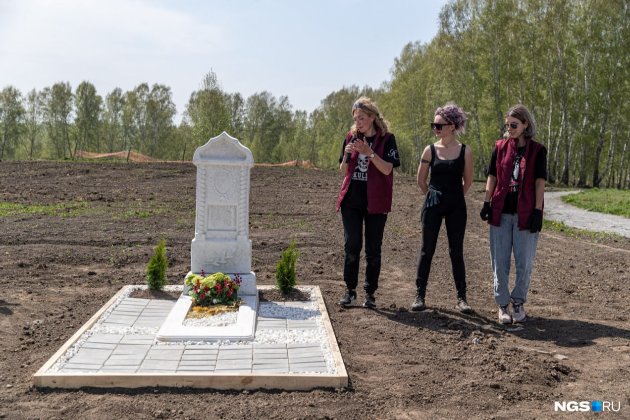 У російському Новосибірську провели конкурс на найкраще прикрашену могилу (фото)