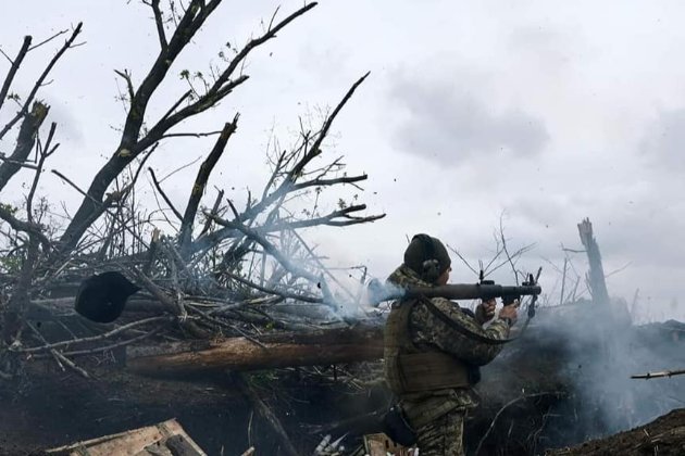 ЗСУ: важкі бої в Бахмуті тривають, заяви окупантів про дефіцит боєприпасів — це блеф