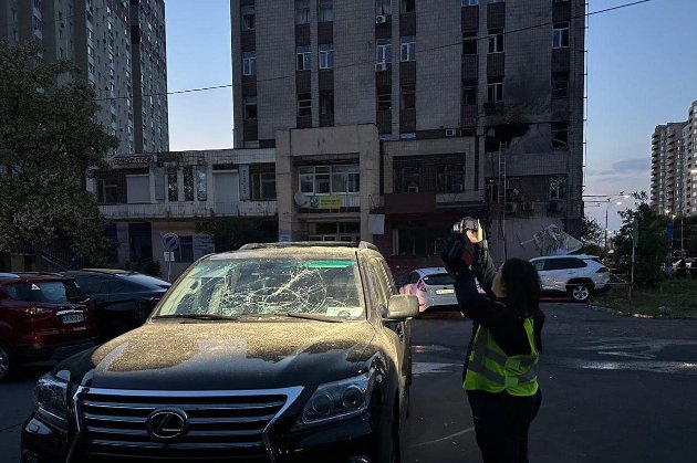 Нічна атака дронів на Київ та область: у поліції показали фото наслідків