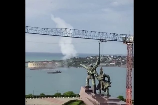 Окупанти заявили про атаку дронів на Севастополь (відео)