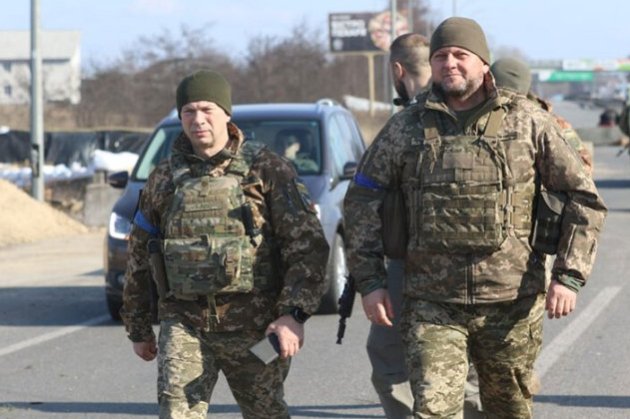 «Усі живі»: в Міноборони спростували фейки про загибель Залужного чи Сирського