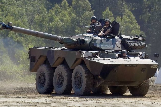 Франція передасть Україні десятки бронемашин і легких танків