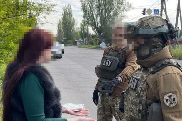 У Херсоні СБУ затримала медсестру, яка «зливала» ФСБ дані про українських військових (фото)