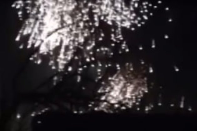 У ССО показали кадри обстрілу Бахмута фосфорними боєприпасами (відео)