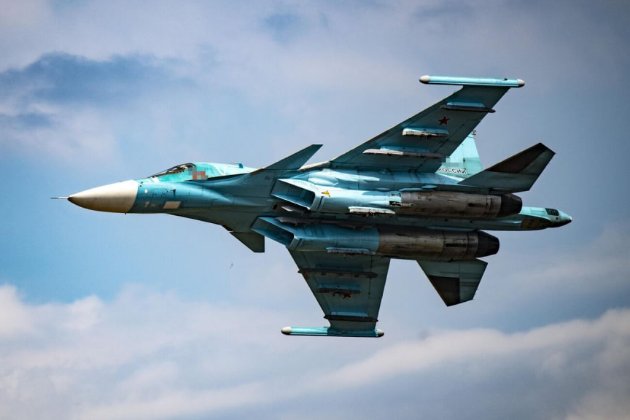 Російський винищувач Су-34 розбився у Брянській області (відео)