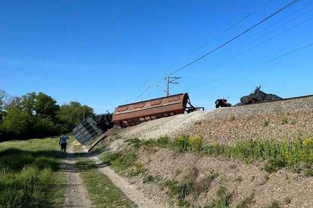 У Криму підірвали колії: з рейок зійшов потяг із зерном (оновлено)