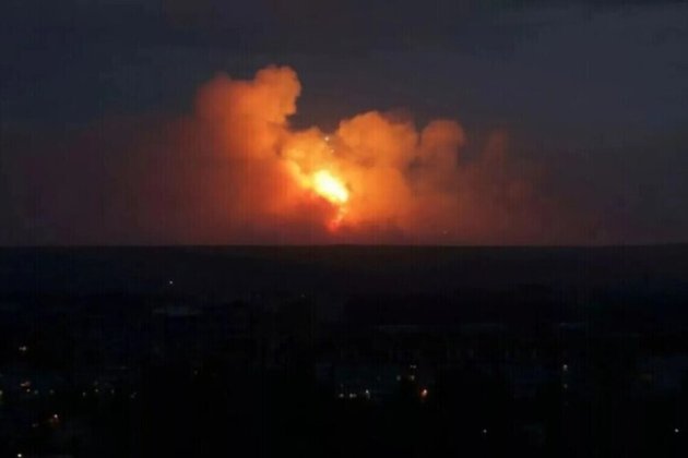 У Керчі пролунали вибухи: росіяни заявляють про пошкодження двох поромів