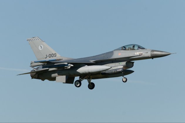 10 українських військових завершили курси з обслуговування F-16 у Нідерландах